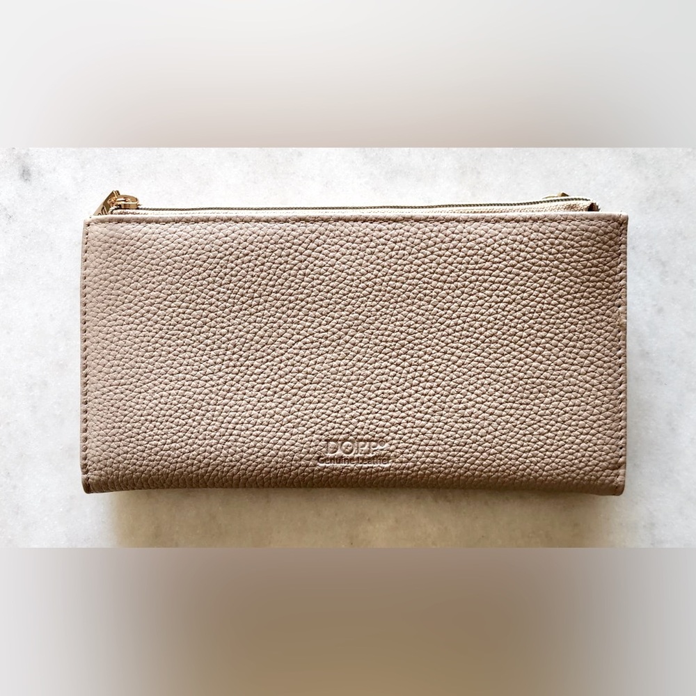 EXCELLENT Condition!!! Dopp Cosmopolitan Wallet